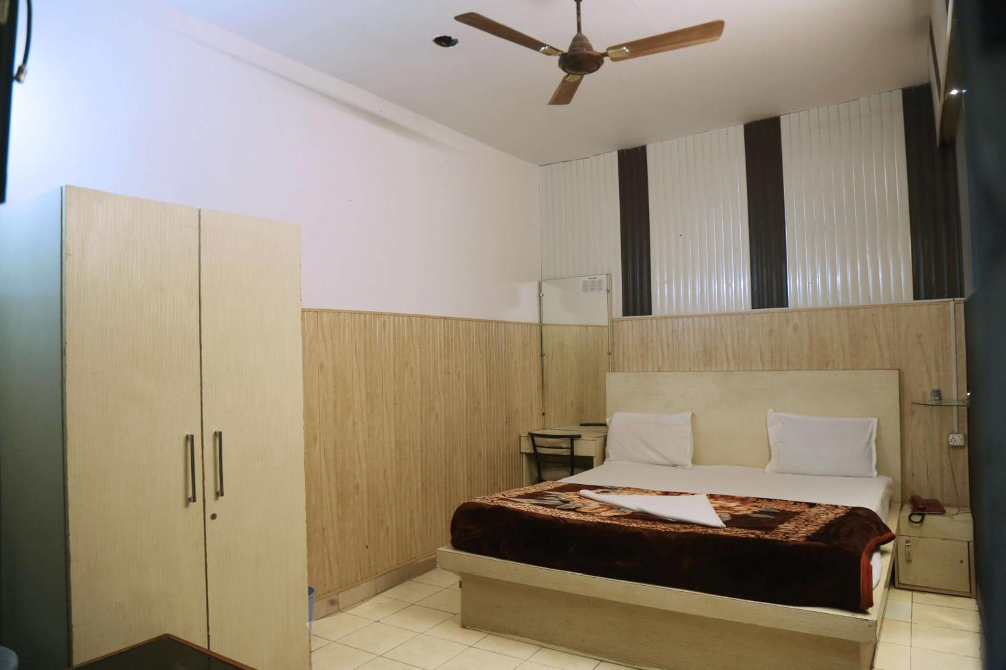 Hotel Radhika