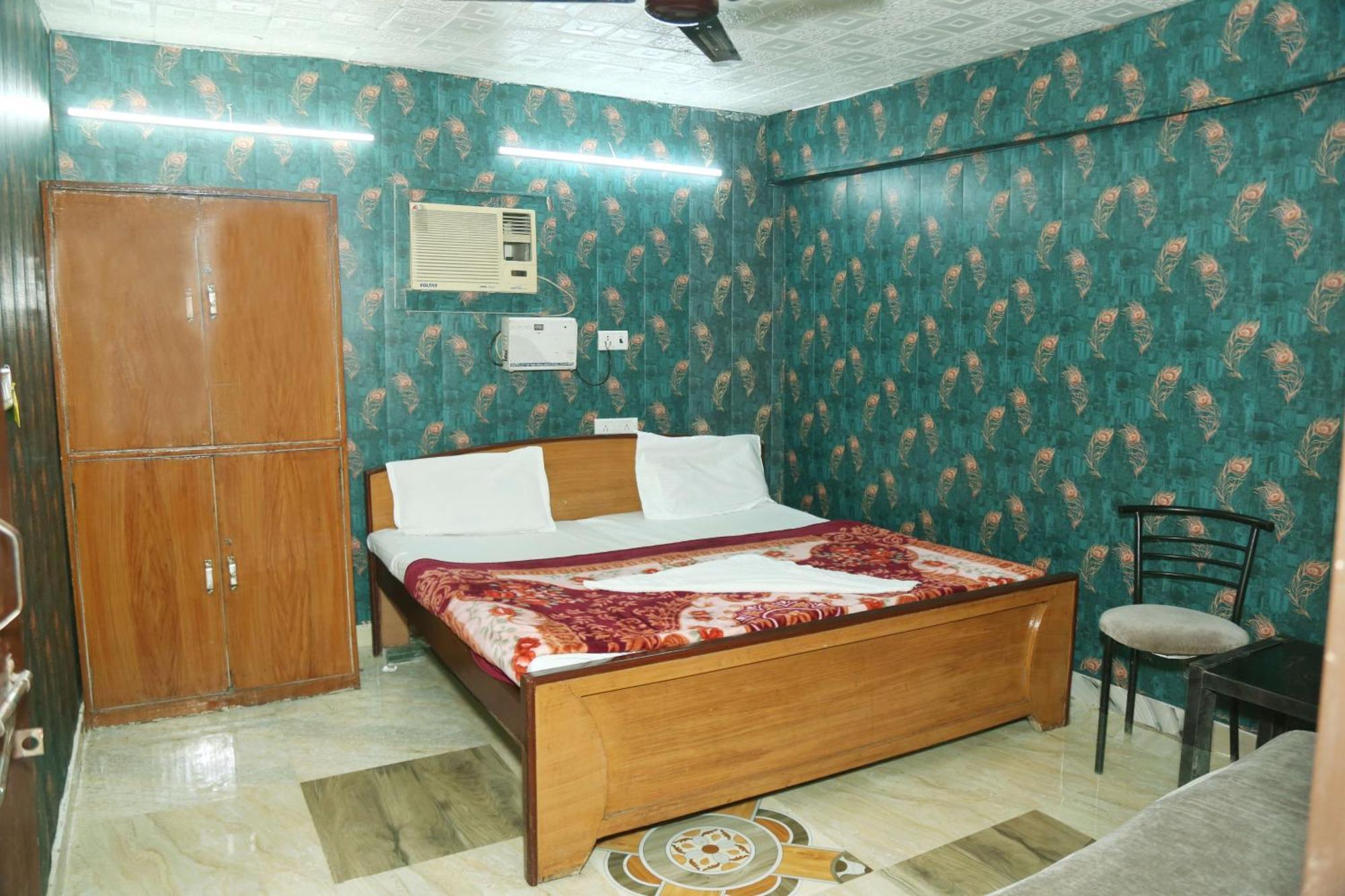 Hotel Radhika 2*