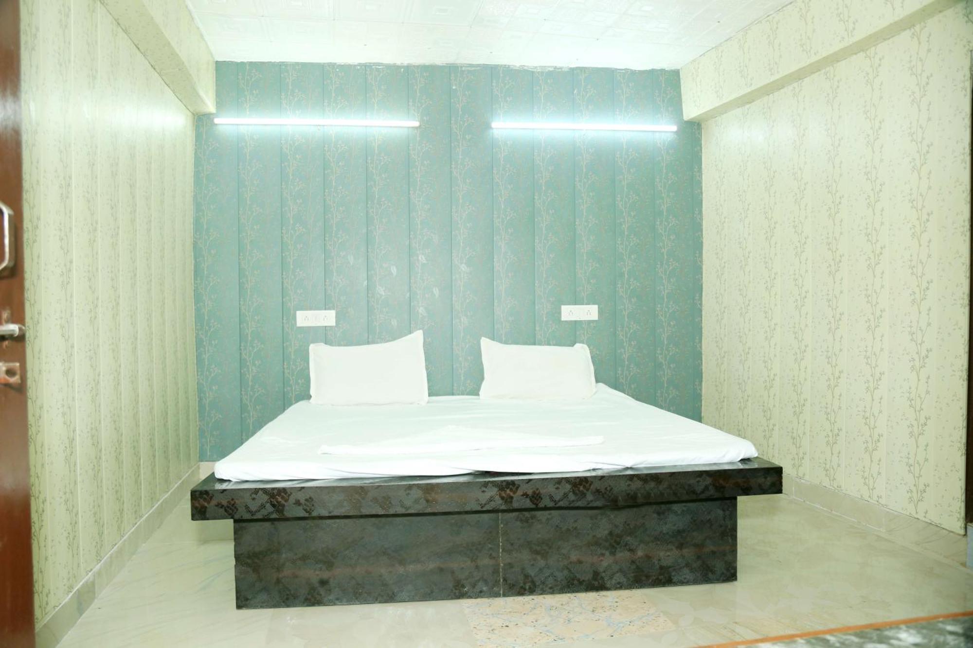 Radhika Hotel Lucknow