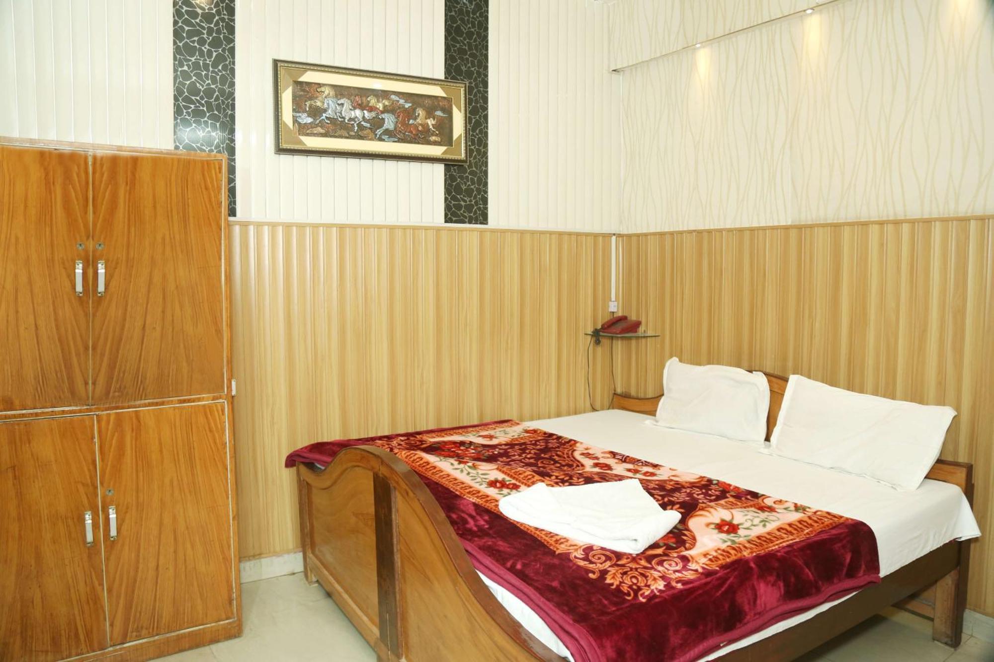 Hotel Radhika
