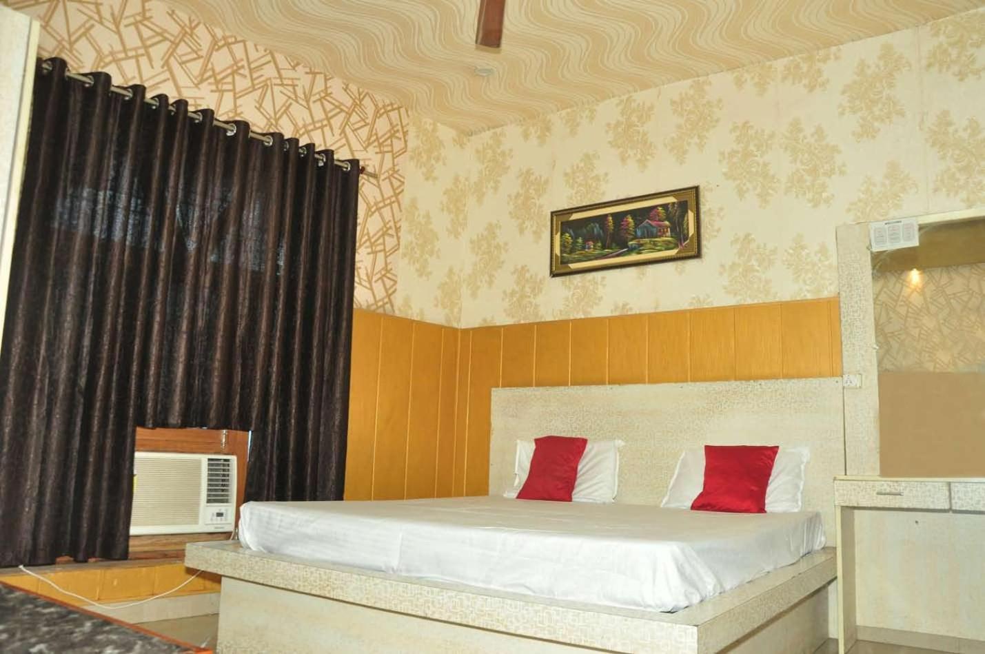 Radhika Hotel