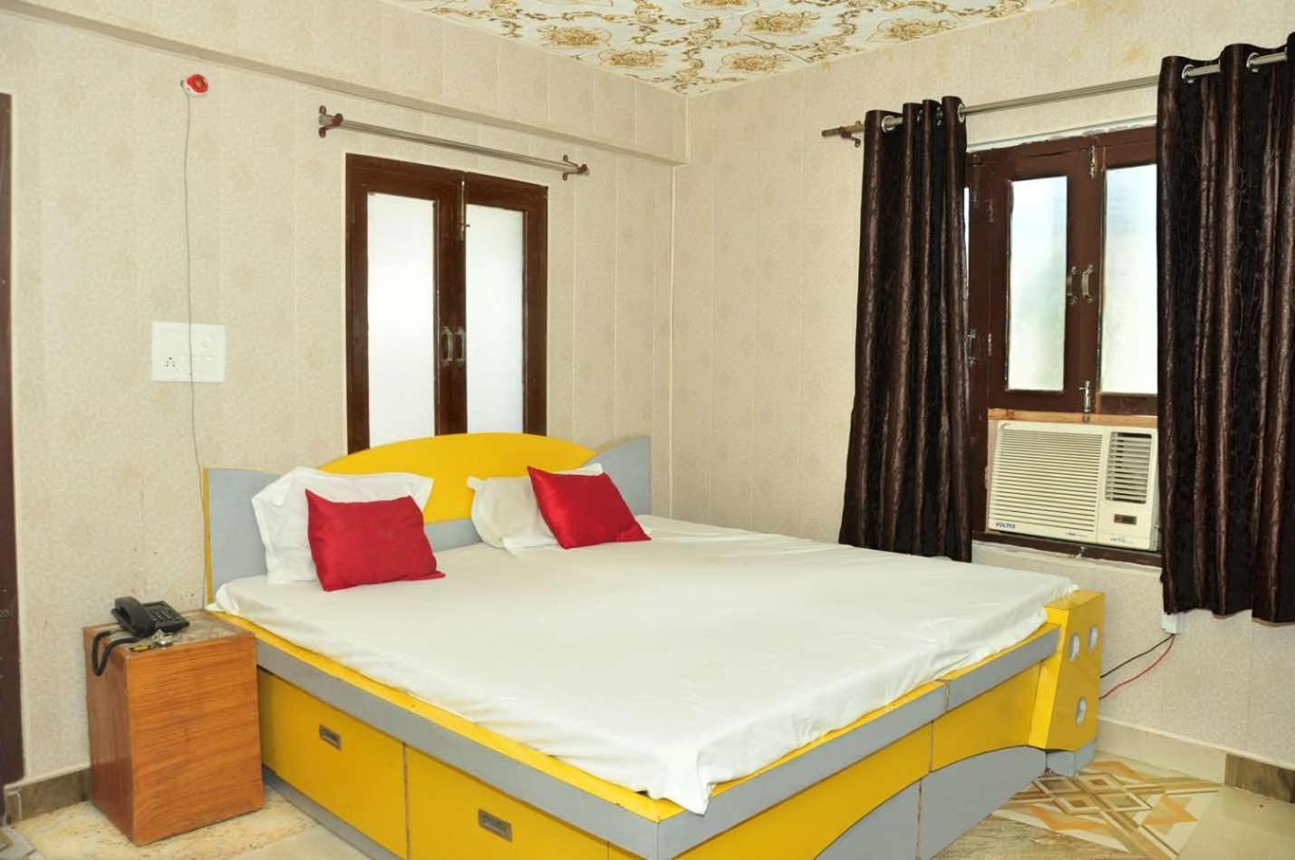 Hotel Radhika Lucknow